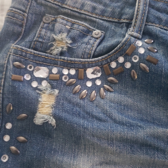 Distressed Shorts size 11 - Picture 4 of 8